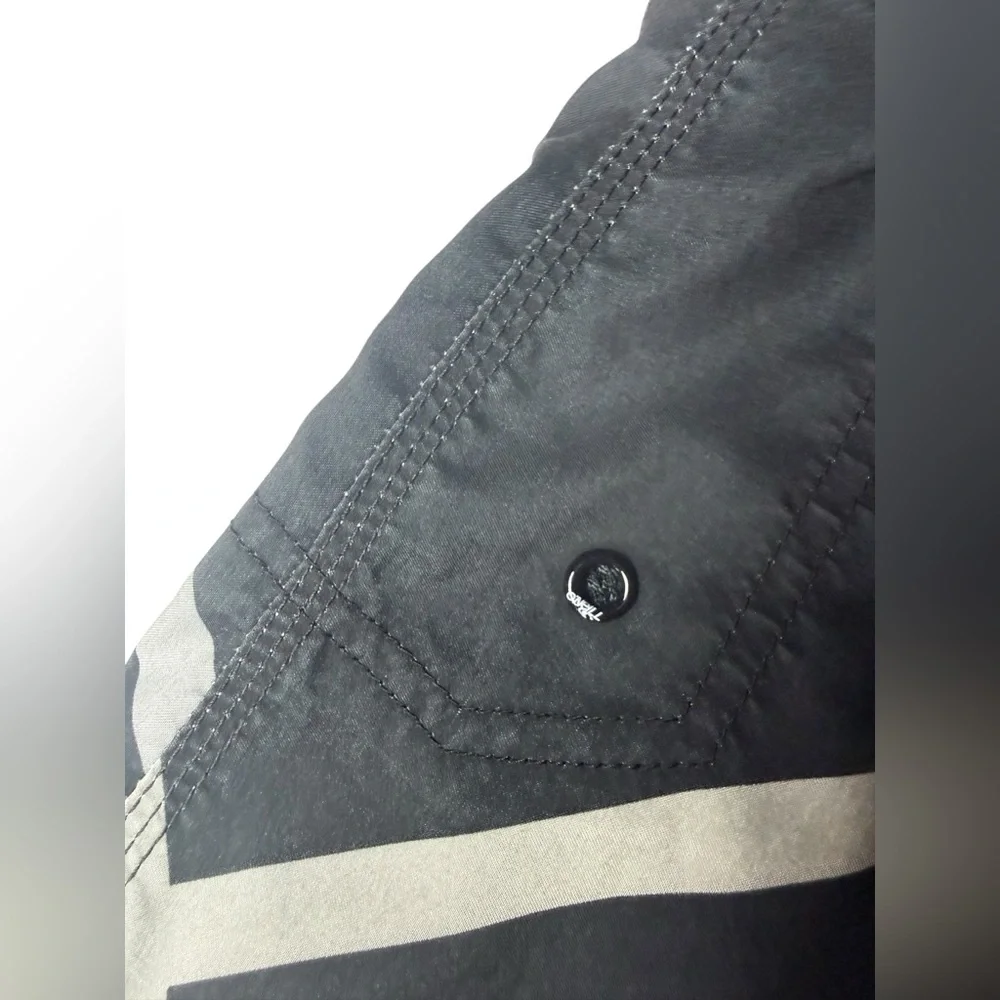 O'Neill Geometric Black, Red and Gray Print Board Shorts Mens Size 40